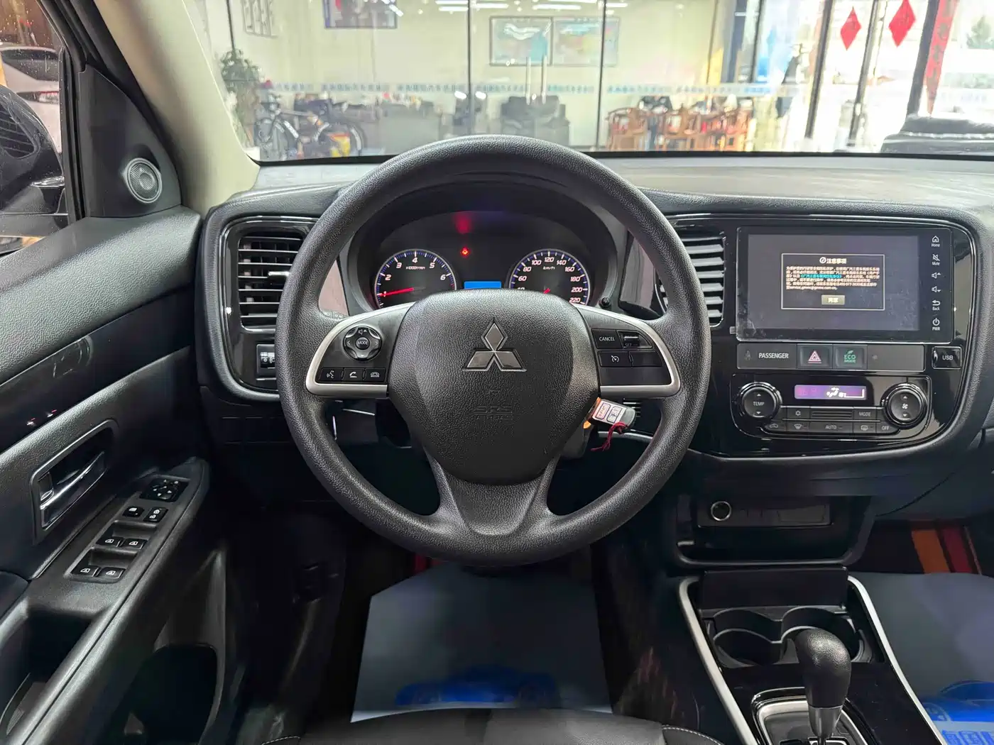 MITSUBISHI OUTLANDER