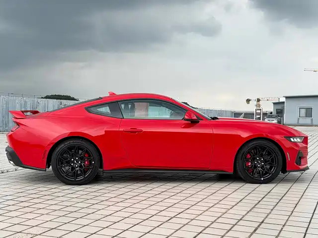 Ford Mustang 2024 2.3T EcoBoost Coupe Performance Edition — фото 4