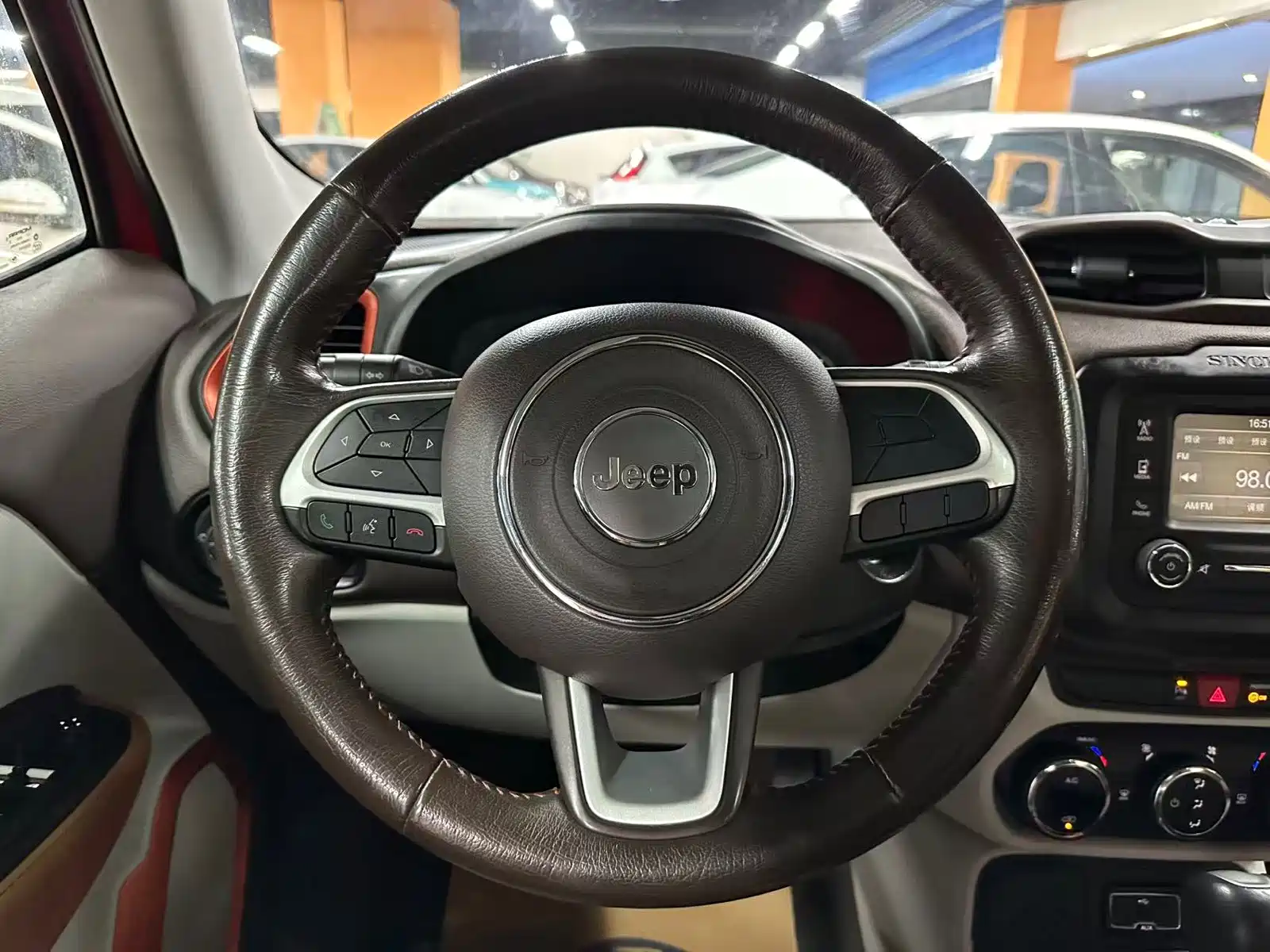 Photo 10 - Jeep Renegade
