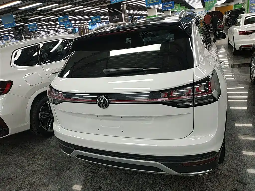 Volkswagen Tayron 2023 330TSI 2WD Luxury Plus Advanced Edition фото 6