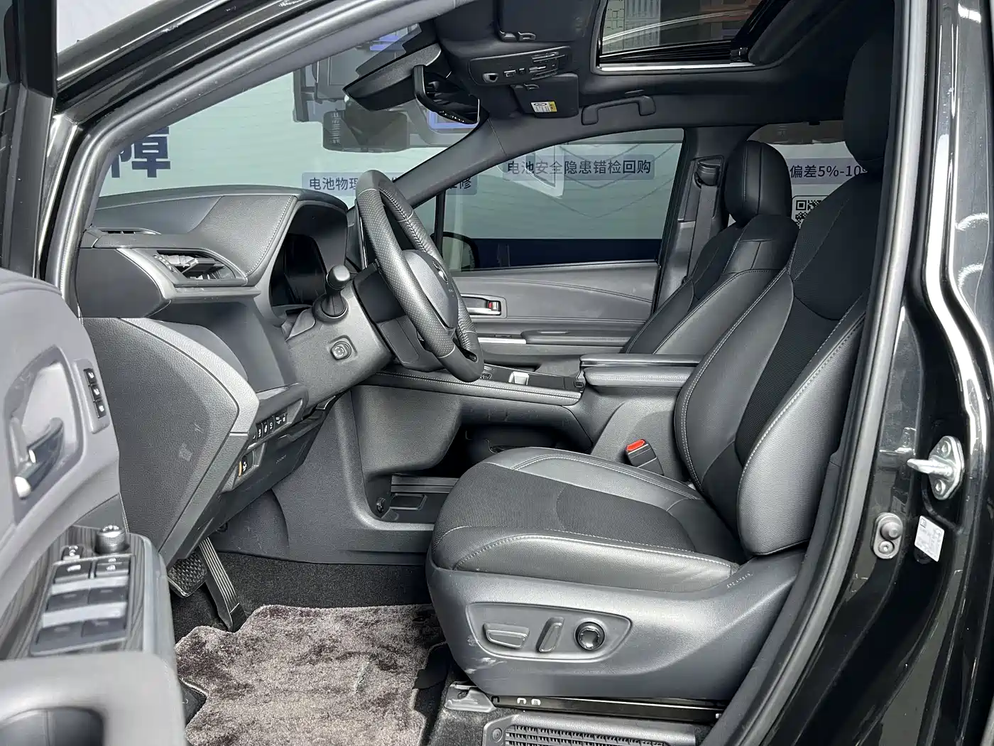 Toyota Sienna 2021 2.5L Hybrid Platinum Edition фото 10