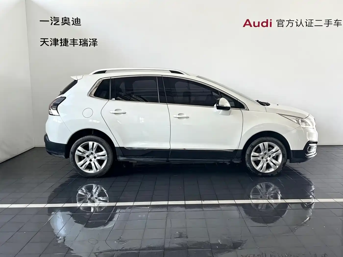 Peugeot 3008 2016 2.0L Automatic Classic Edition фото 2
