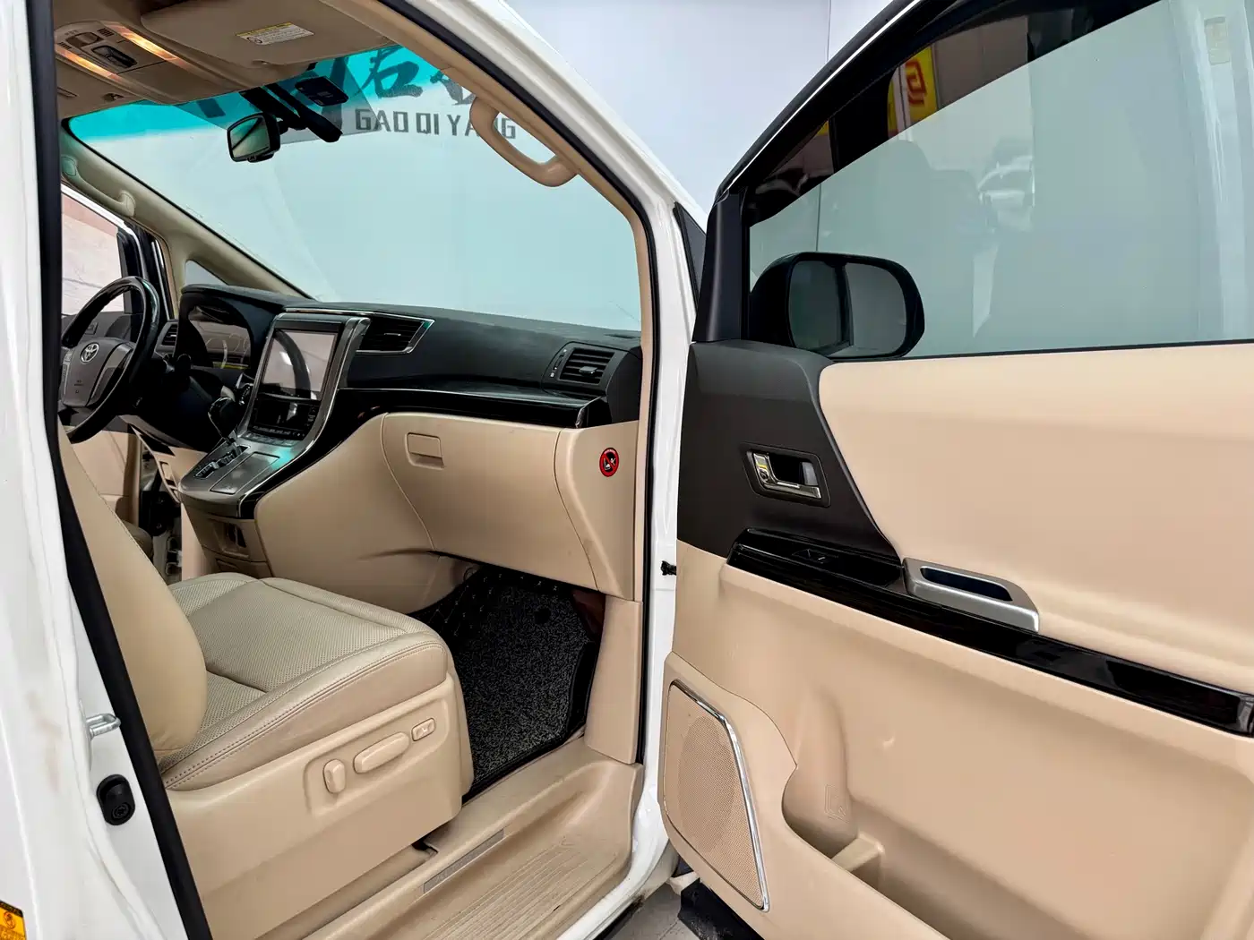 Toyota Alphard фото 12