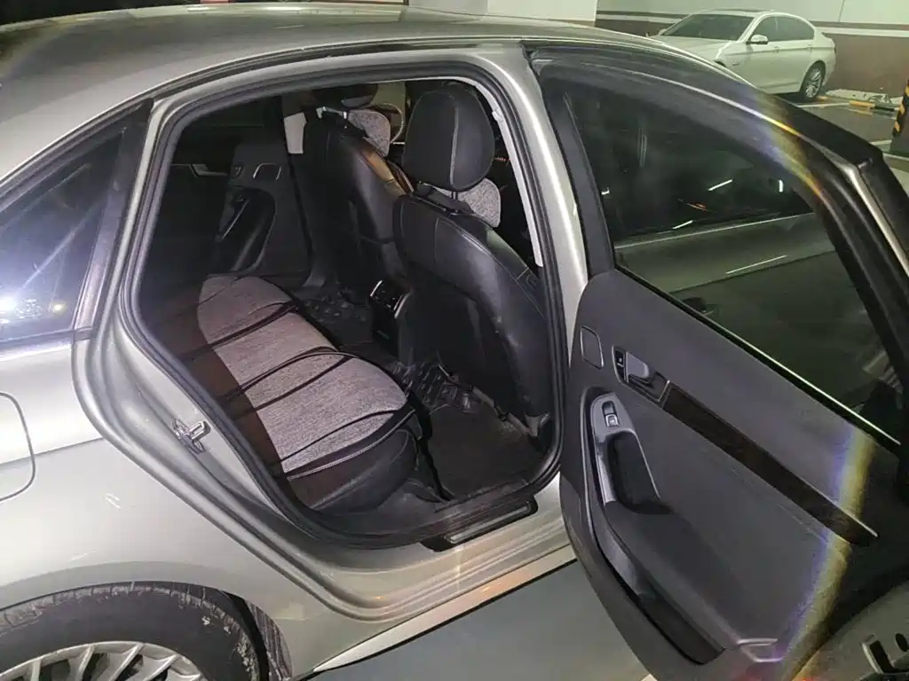 Фото 11 - Audi A4L