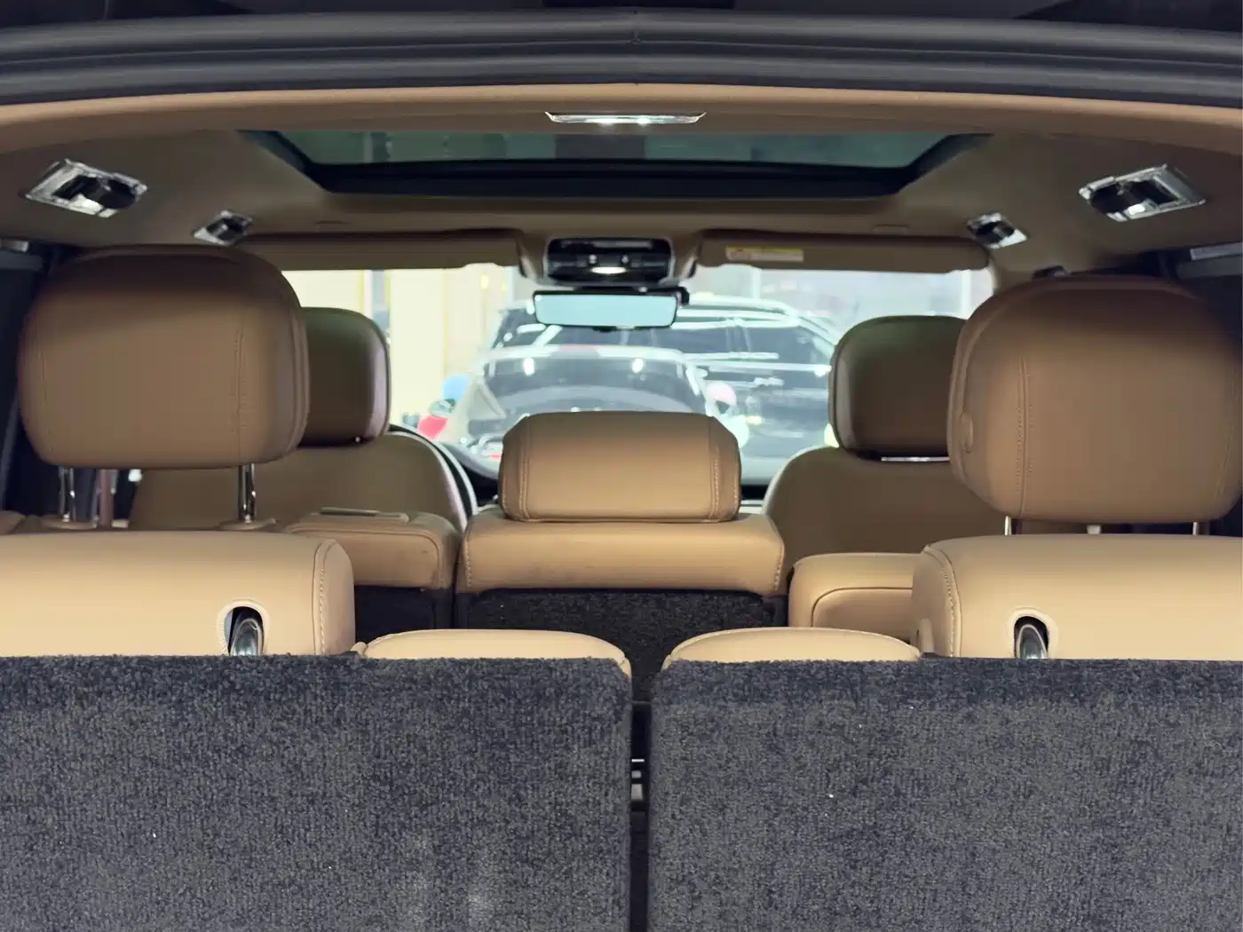 Land Rover Range Rover 2024 3.0 L6 400PS Golden Age Extended 7-Seater фото 16