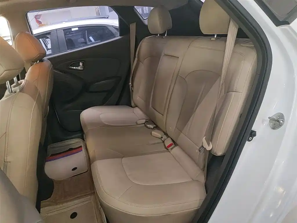 Hyundai Beijing Hyundai ix35 2015 2.0L Automatic 2WD Smart Type China IV фото 17