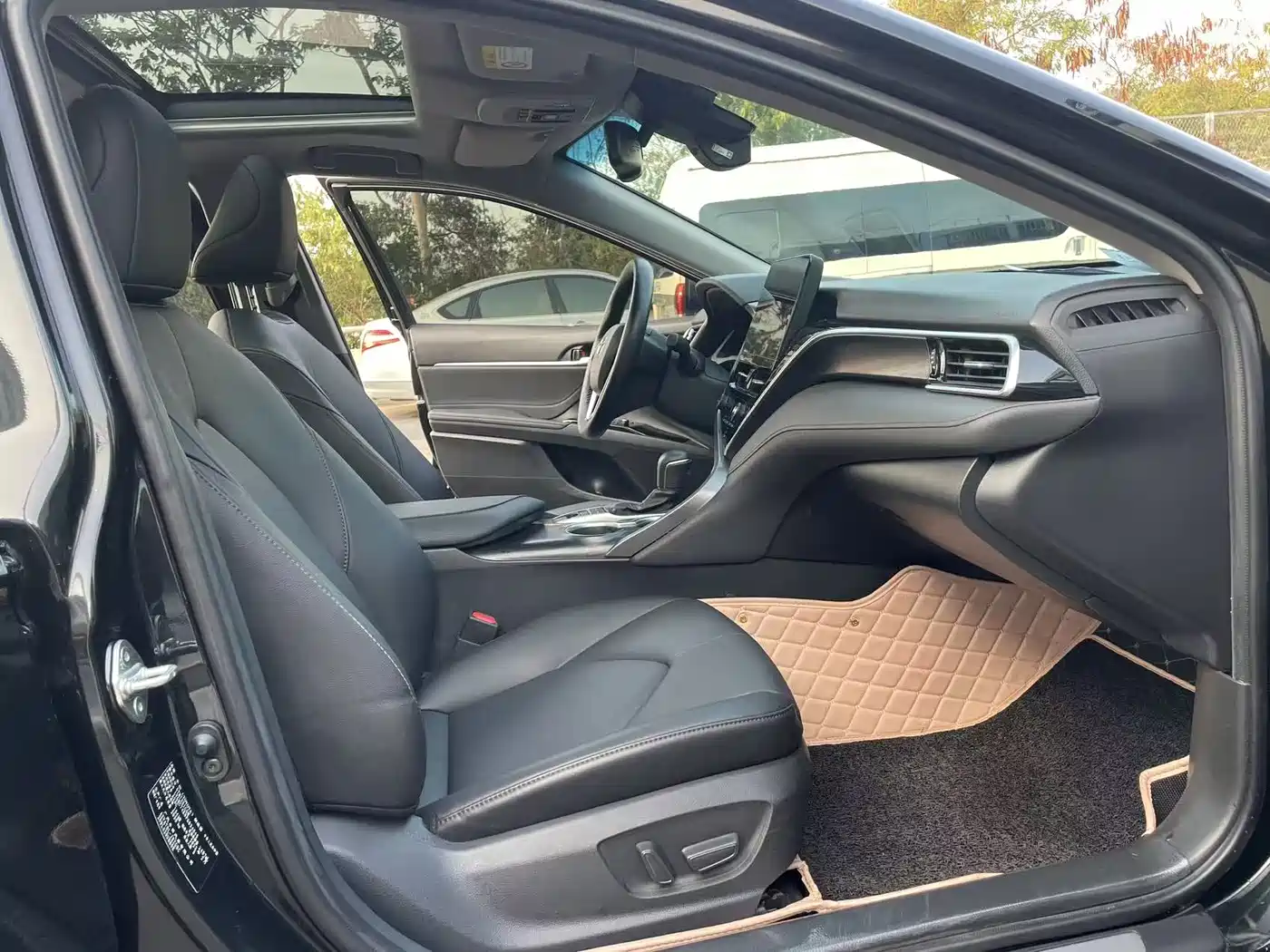 Toyota Camry 2023 2.5G Luxury Edition фото 8