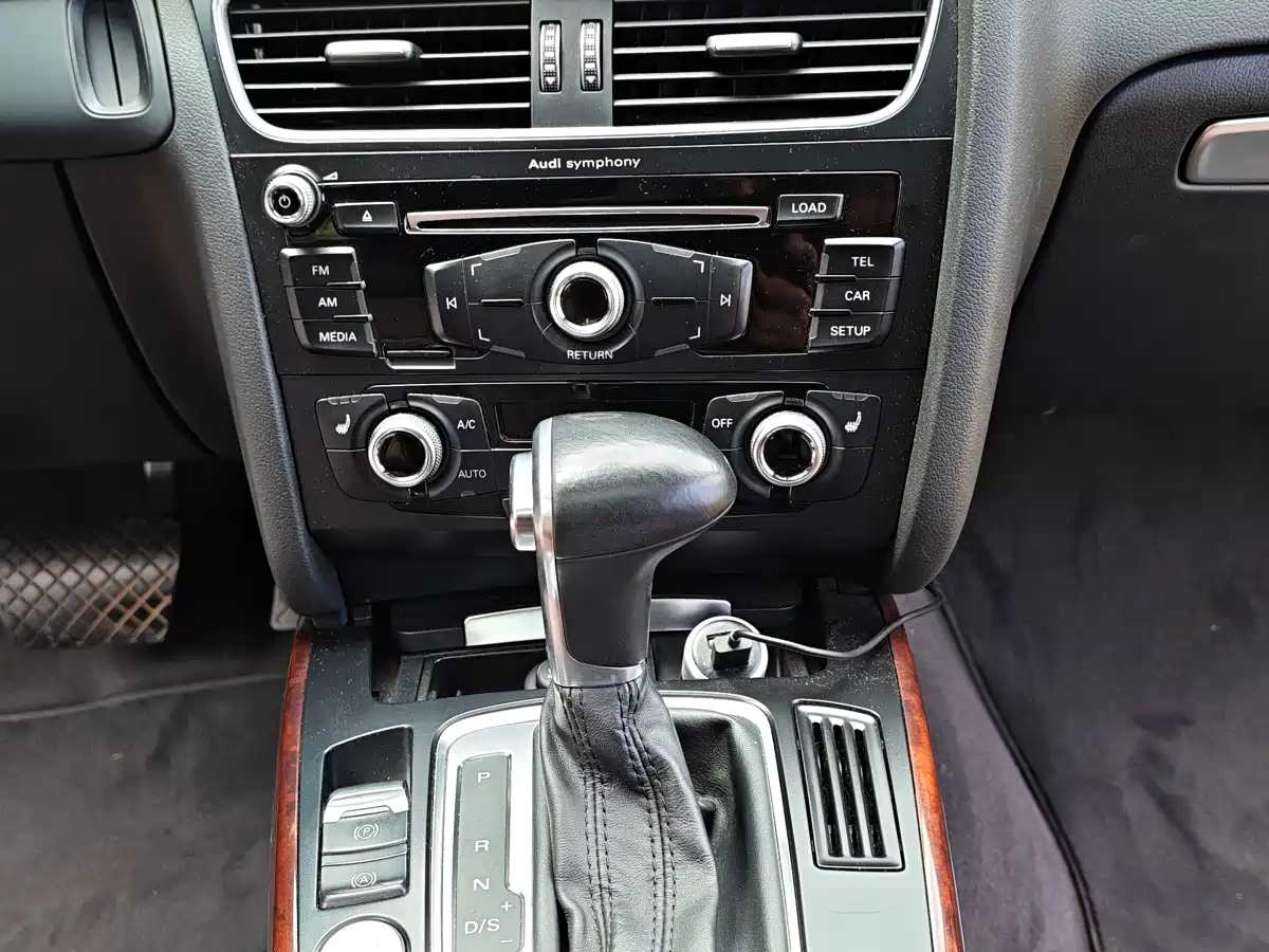 Audi A4L 2016 35 TFSI Collector's Edition S line Comfort фото 14