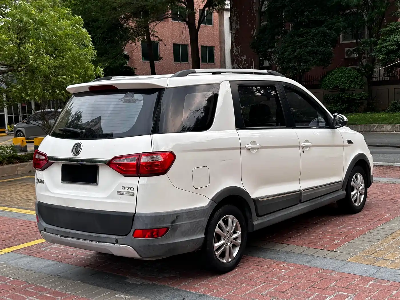 Dongfeng Fengguang Fengguang 370 2016 2016 1.5L Manual Luxury 7-seater