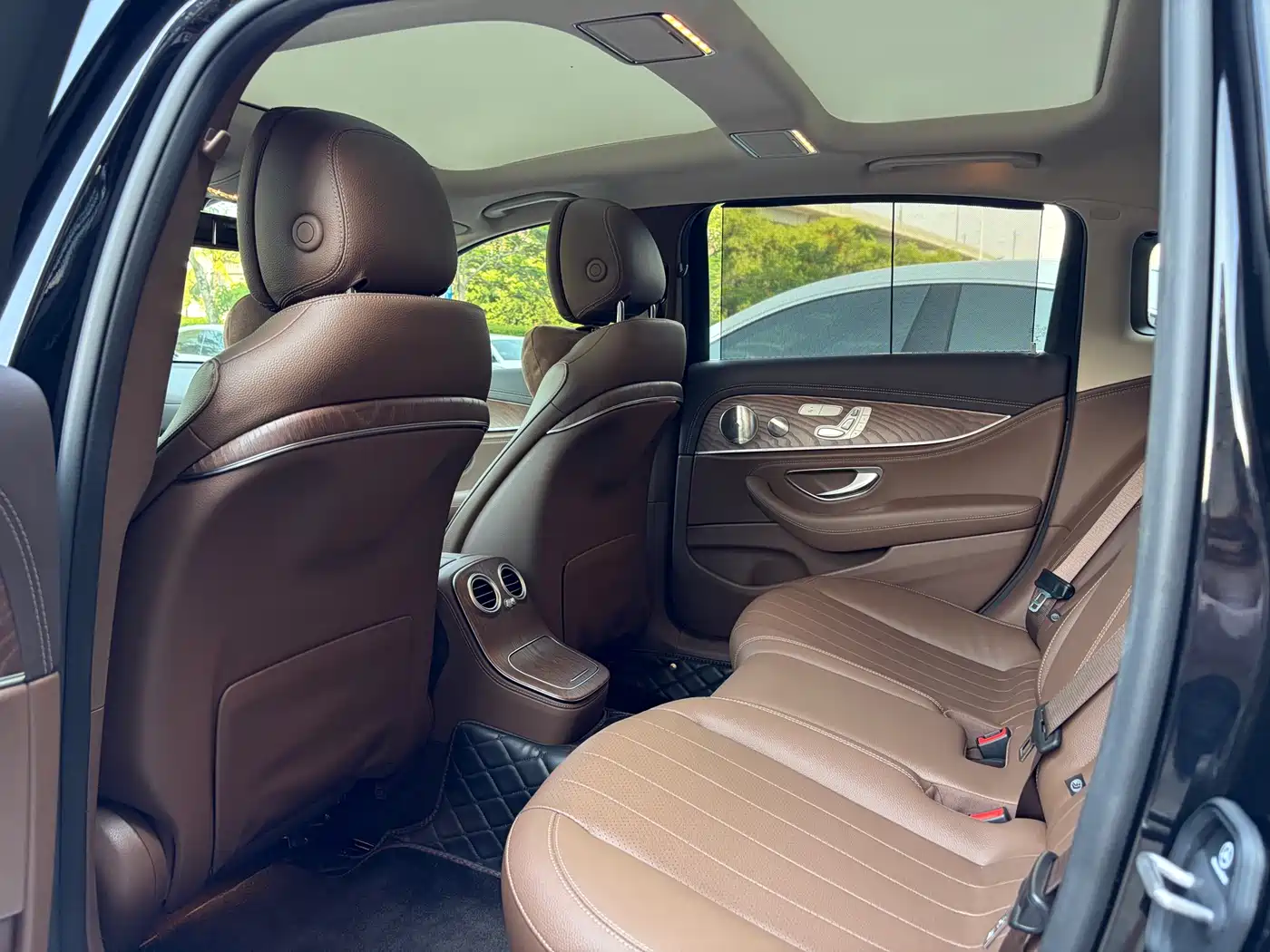 Mercedes-Benz E-Class 2022 Facelift E 300 L Luxury Style фото 17