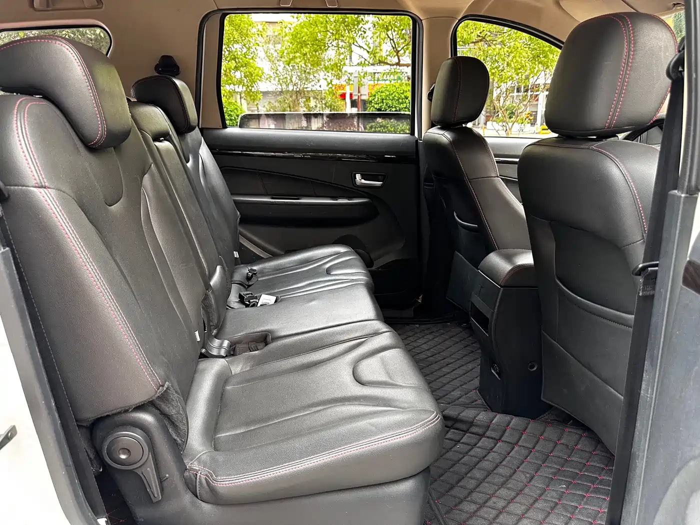 Dongfeng Fengguang Fengguang 370 2016 2016 1.5L Manual Luxury 7-seater