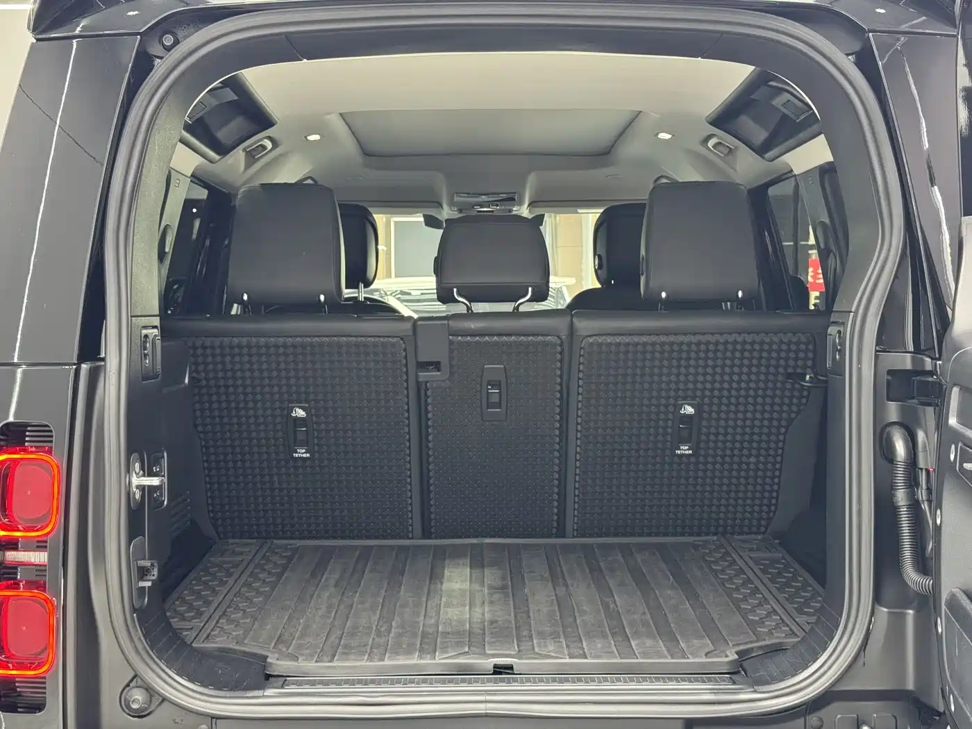 Land Rover Defender 2024 110 3.0T P400 Dark Special Edition фото 20