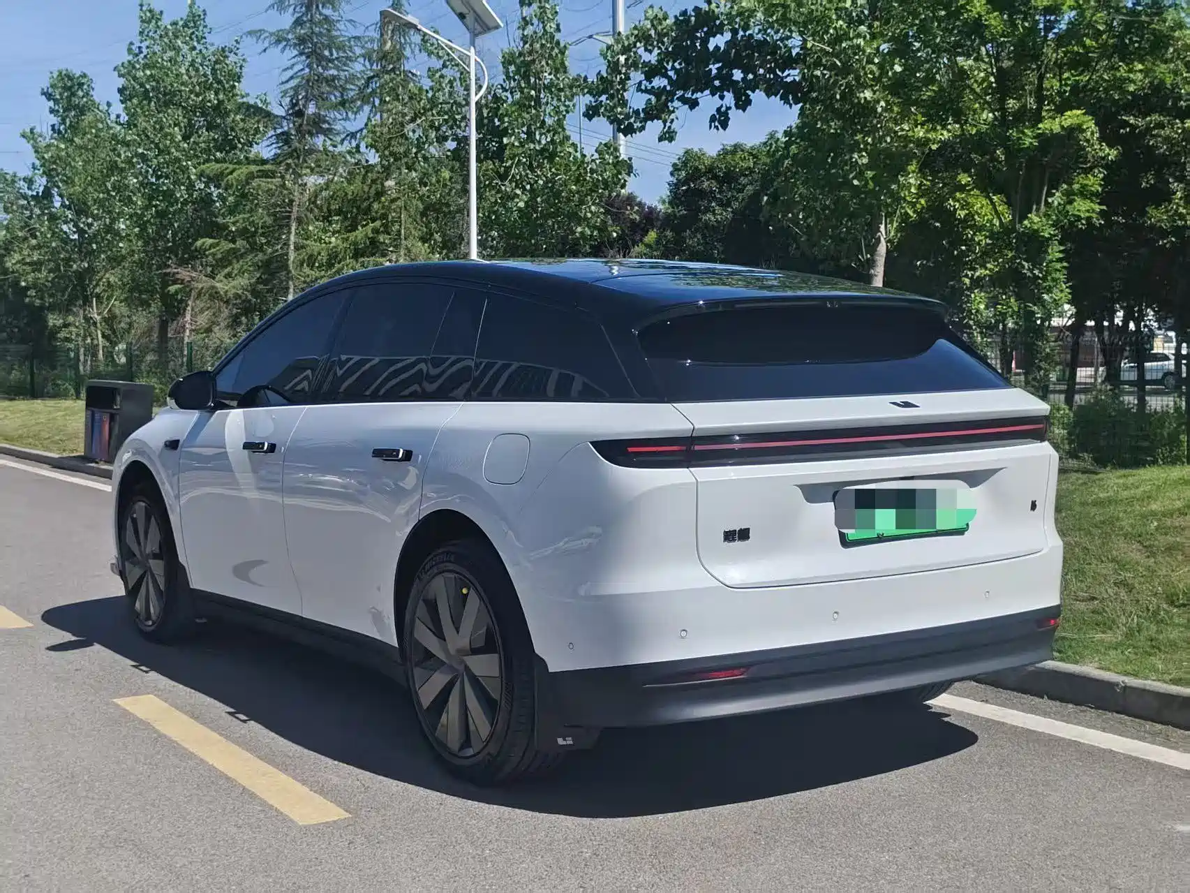 Photo 5 - Li Auto i6