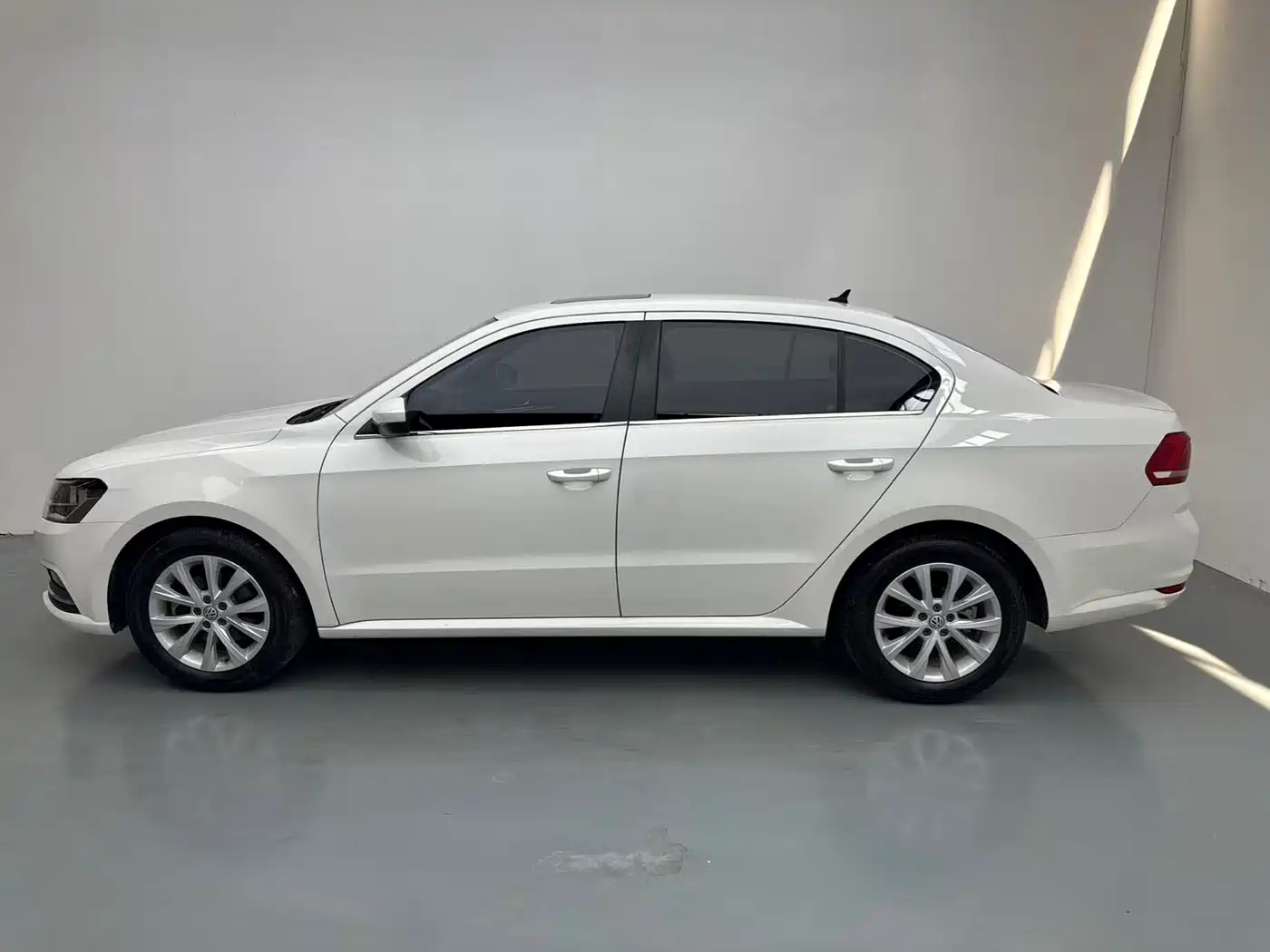 Volkswagen Lavida 2017 1.6L Manual Comfort Edition фото 3