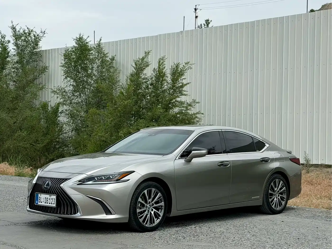Photo 1 - Lexus ES