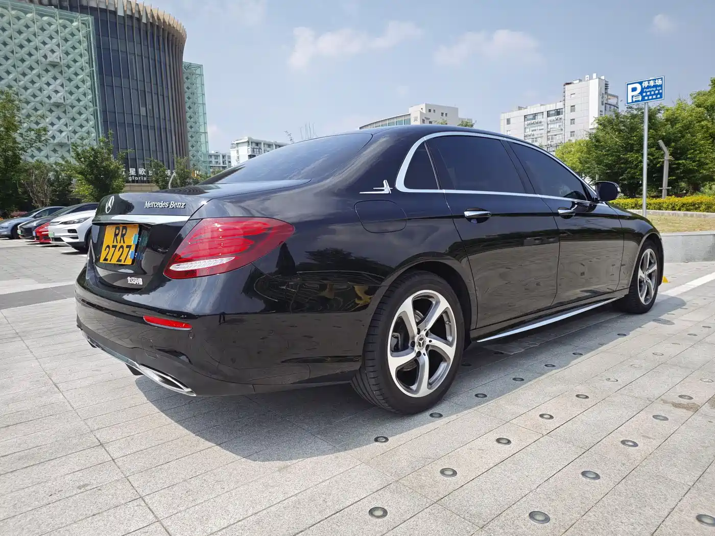 Mercedes-Benz E-Class 2017 E 300 L Sport Fashion фото 4