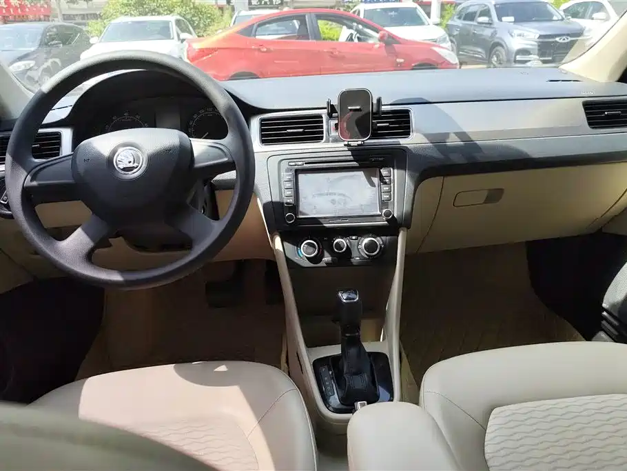 Škoda Rapid 2013 1.6L Automatic Smart Selection фото 12