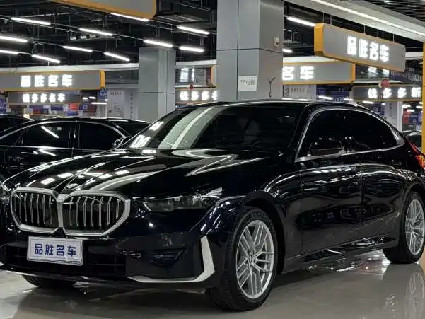 BMW 5 Series 2025 525Li Luxury Package