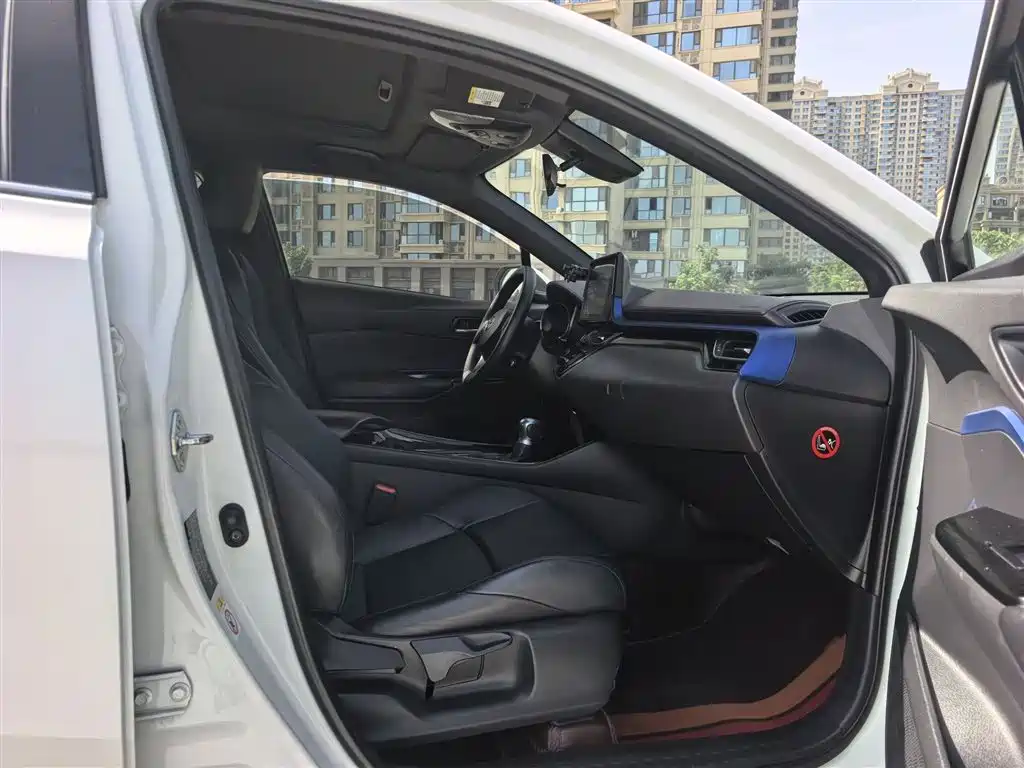 Toyota C-HR 2020 Model 2.0L Leading фото 11