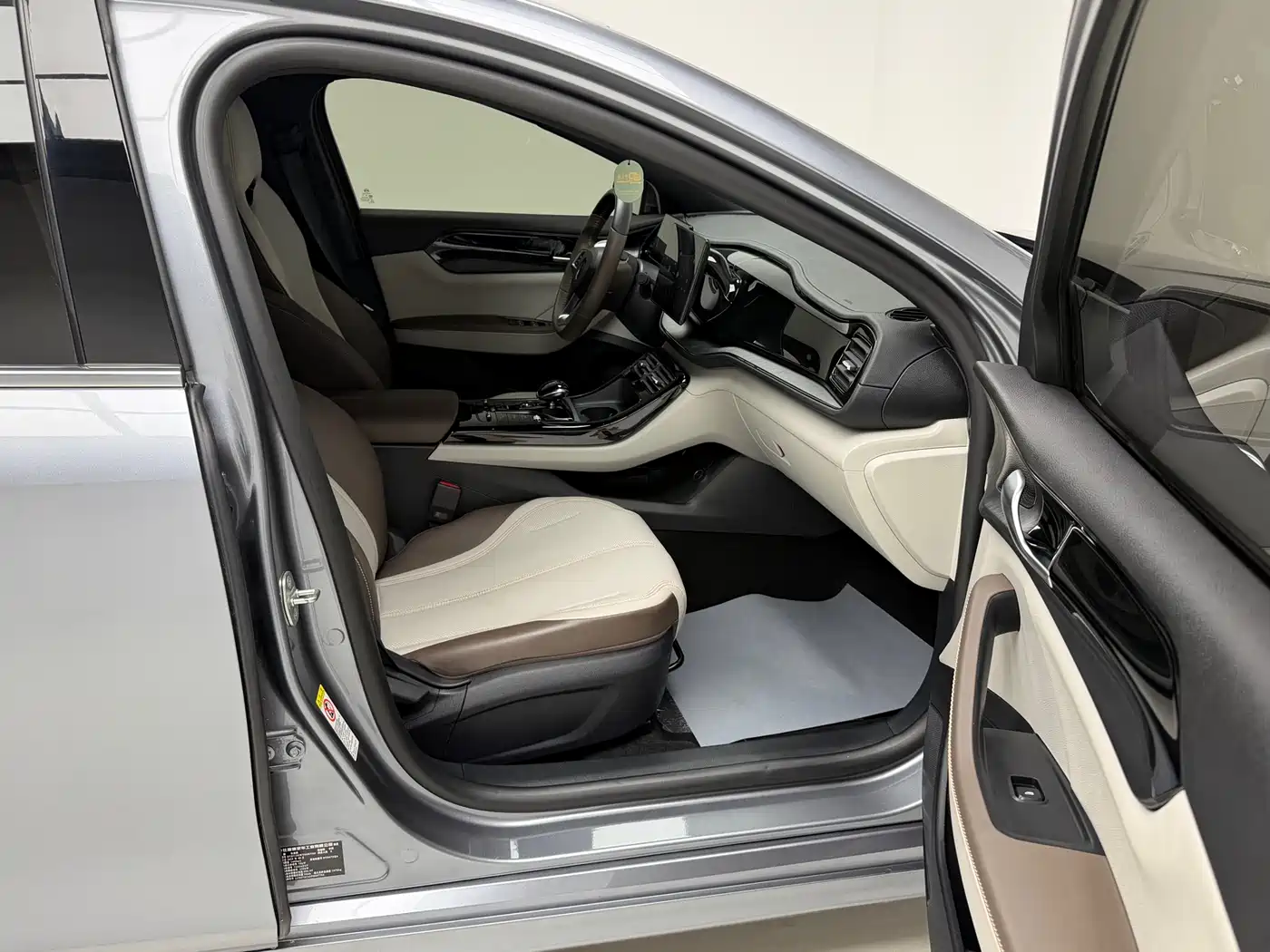 BYD Qin PLUS 2023 Champion Edition DM-i 55KM Leading фото 10