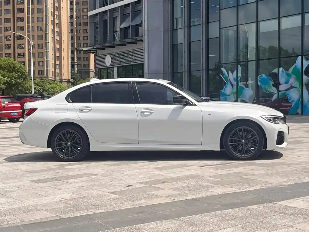 صورة 4 - BMW 3 Series