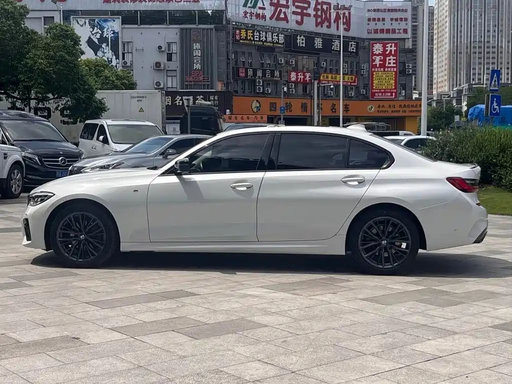 صورة 8 - BMW 3 Series