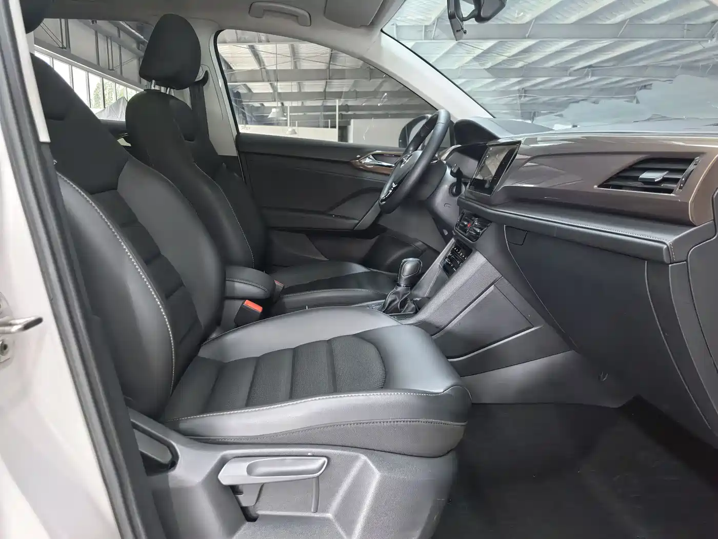 Volkswagen Tharu 2022 280TSI FWD Luxury Edition фото 13