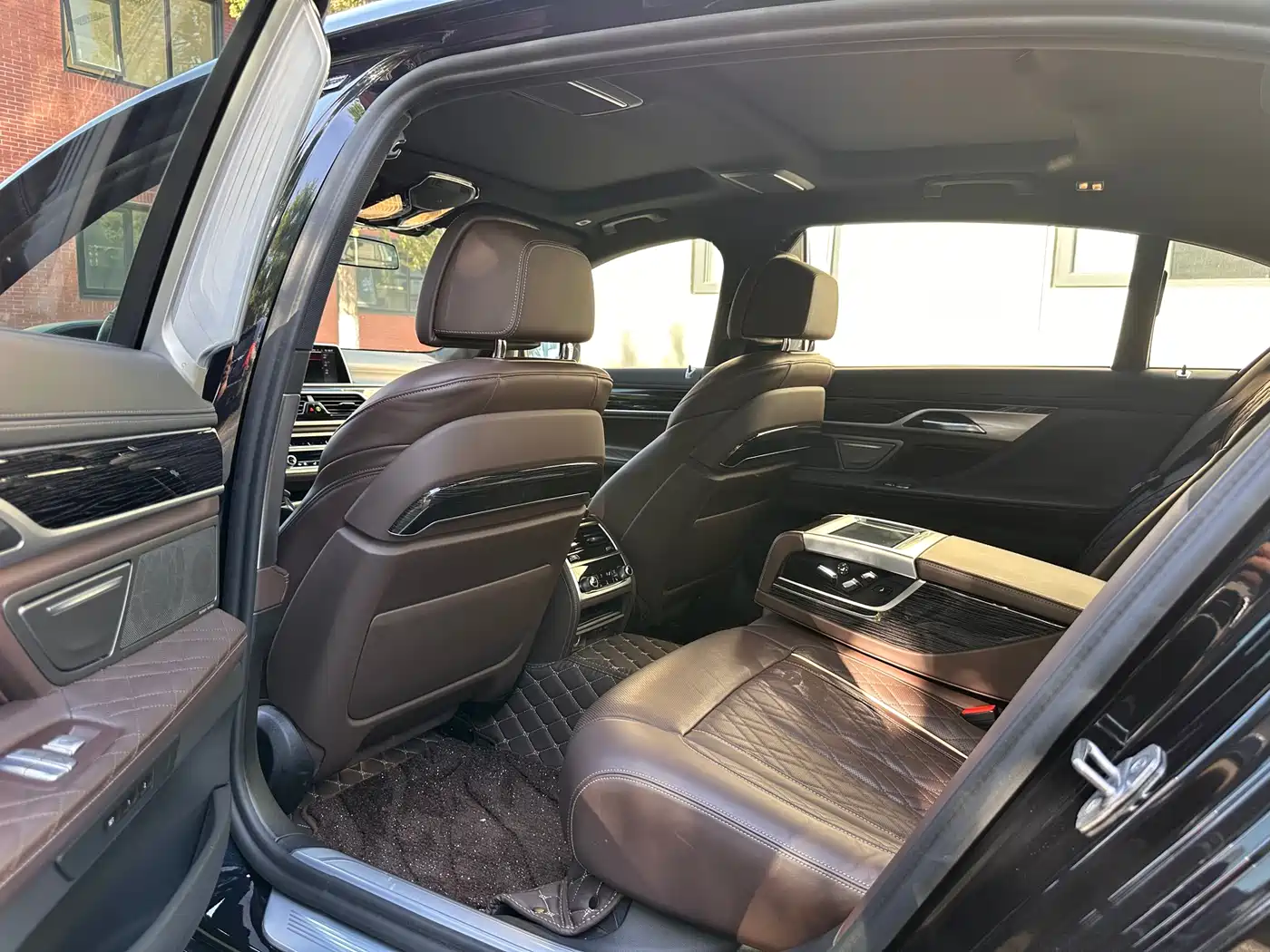 BMW 7 Series 2021 Model 740Li Leading M Sport Package фото 6