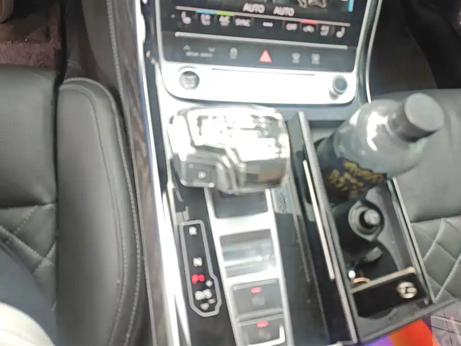 Audi A8 2023 A8L 50 TFSI quattro Exclusive фото 16