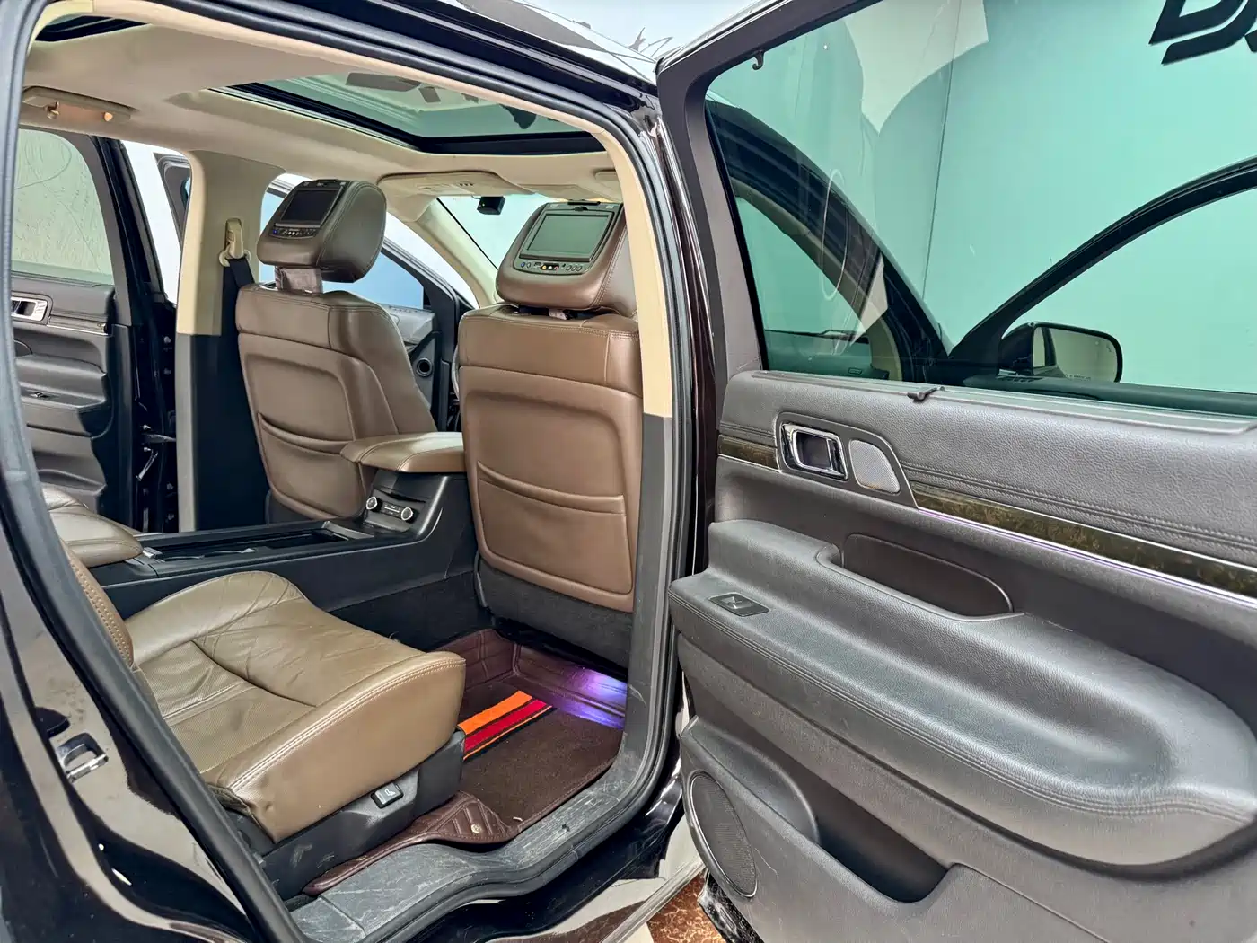 Lincoln MKT 2010 Model 3.5T EcoBoost AWD фото 10