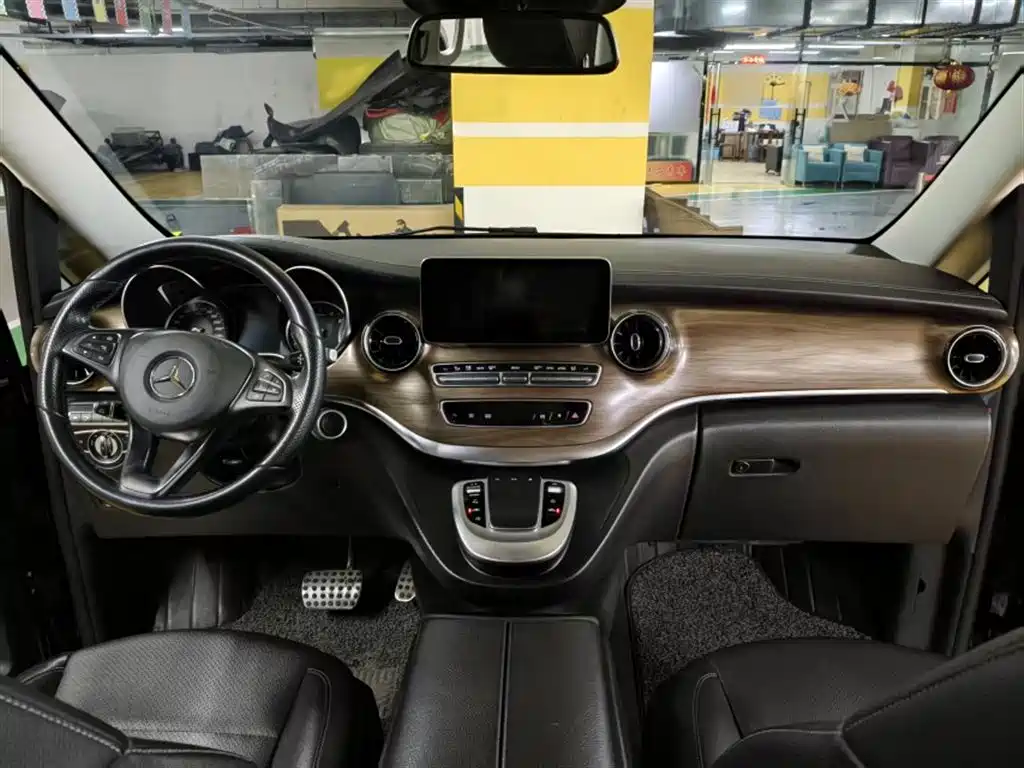 Mercedes-Benz V-Class 2020 Model V 260 L Long Wheelbase Luxury фото 7