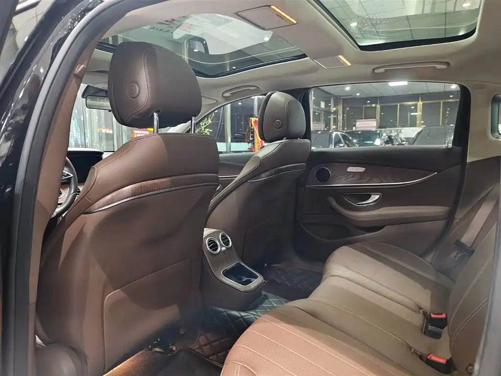 Mercedes-Benz E-Class 2023 E 260 L фото 10