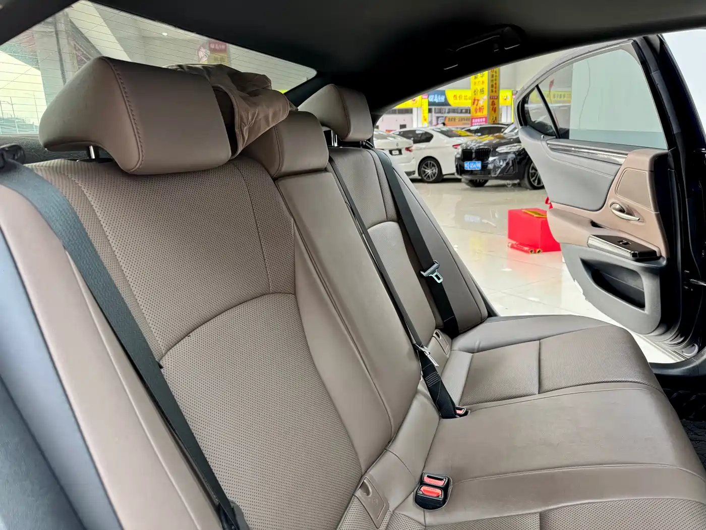 Lexus ES 2022 300h Ultimate Edition фото 12