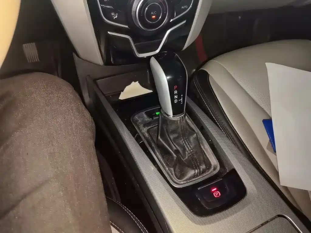 Фото 19 - Luxgen U6 SUV