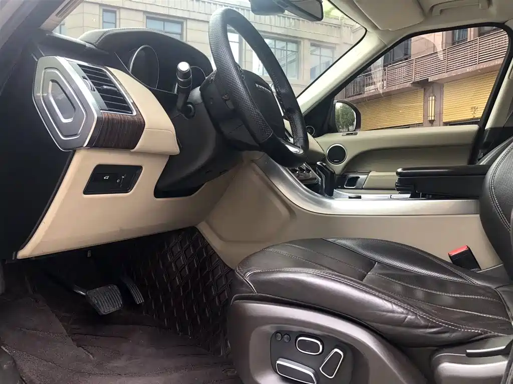 Land Rover Range Rover Sport 2014 3.0 SC V6 HSE фото 8
