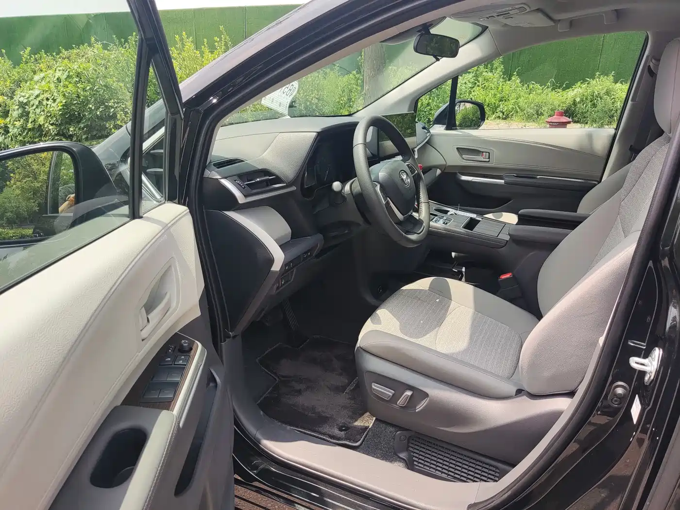 Toyota Sienna 2026 2026 Model 2.5L Hybrid 2WD Comfort Edition