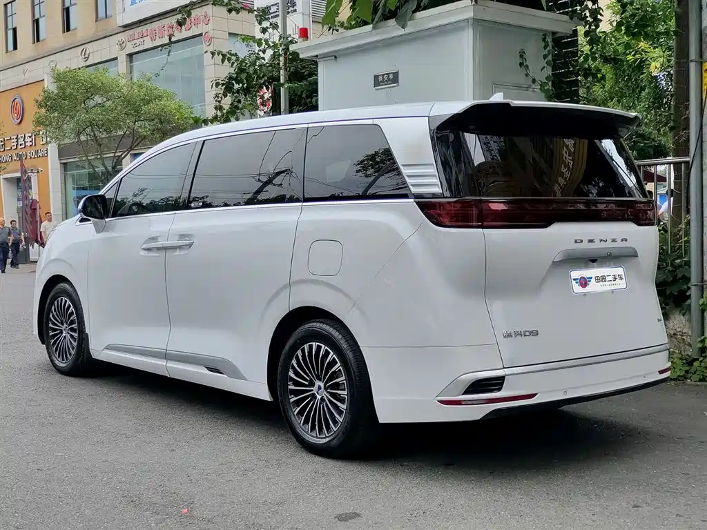 Denza D9 2024 DM-i 1050 Premium фото 4