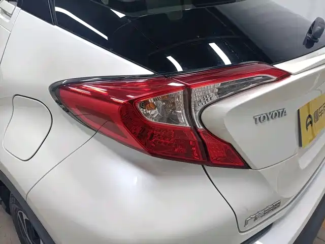 Toyota C-HR 2018 2.0L Leading Edition China VI фото 14