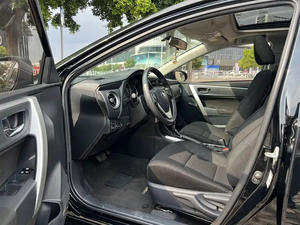 Toyota Levin 2017 Facelift 185T CVT Elite (China V) фото 4