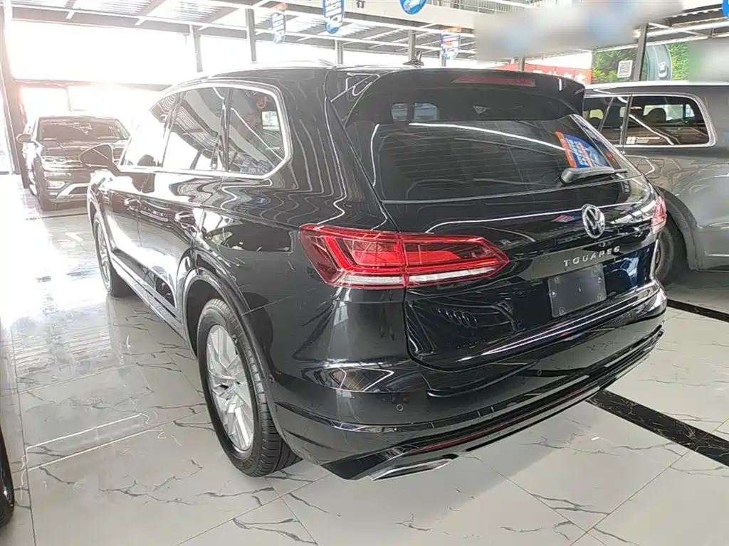 VOLKSWAGEN TOUAREG