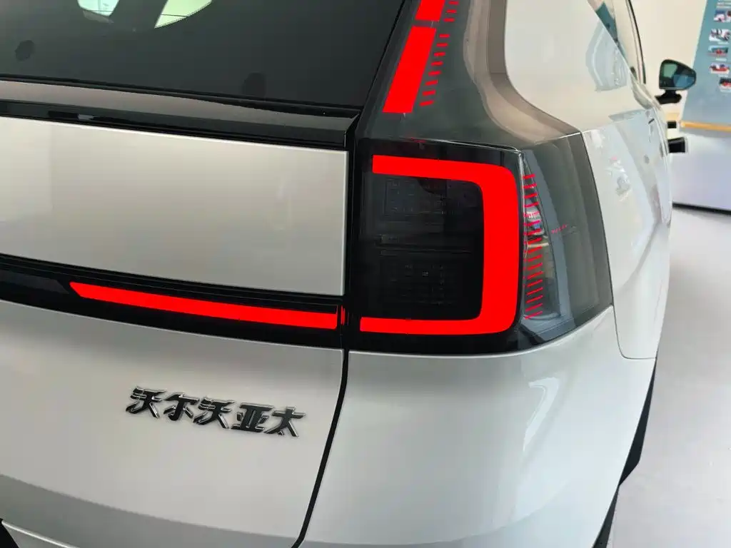 صورة 5 - Volvo XC70 Plug-in Hybrid