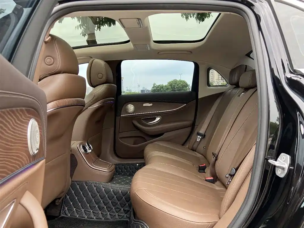 Mercedes-Benz E-Class 2022 E 300 L Fashion фото 6