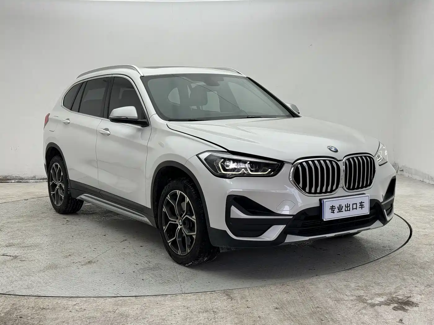 BMW X1 2022 sDrive20Li Fashion фото 2