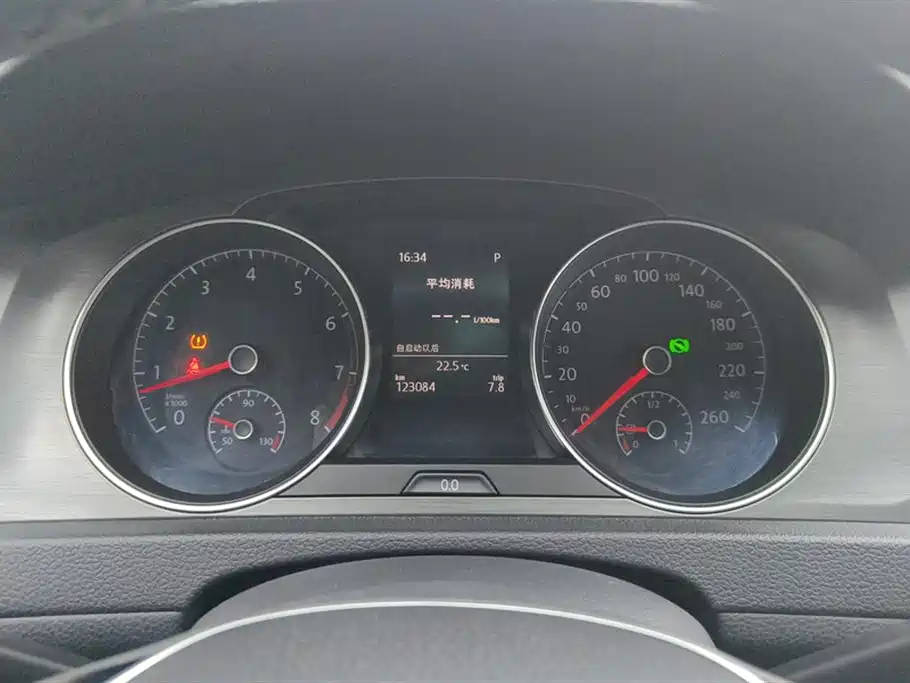 Volkswagen Golf 2016 230TSI Automatic Comfort фото 14