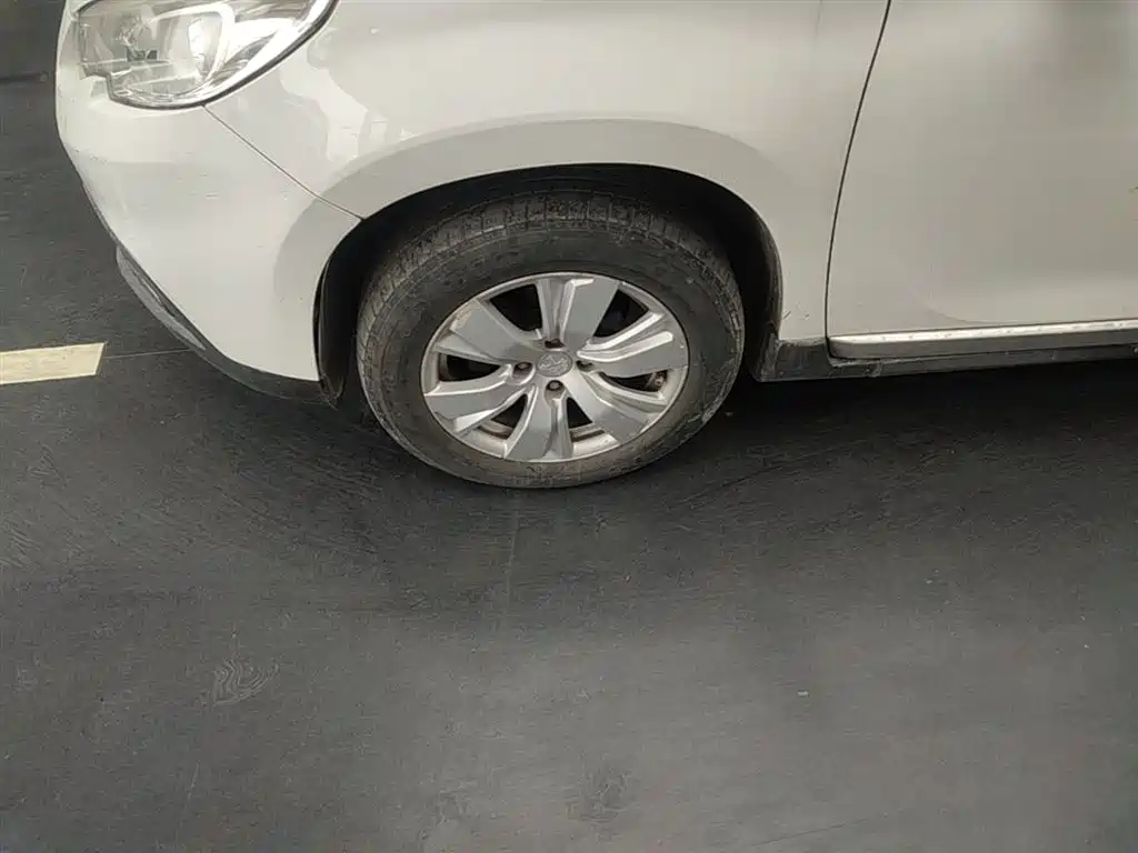 Peugeot 2008 2014 1.6L Automatic Fashion Edition фото 23