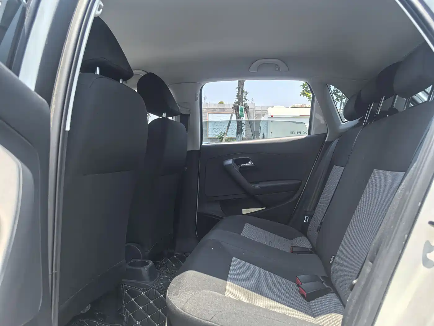 Volkswagen Polo 2018 1.5L Auto Safe Drive фото 10