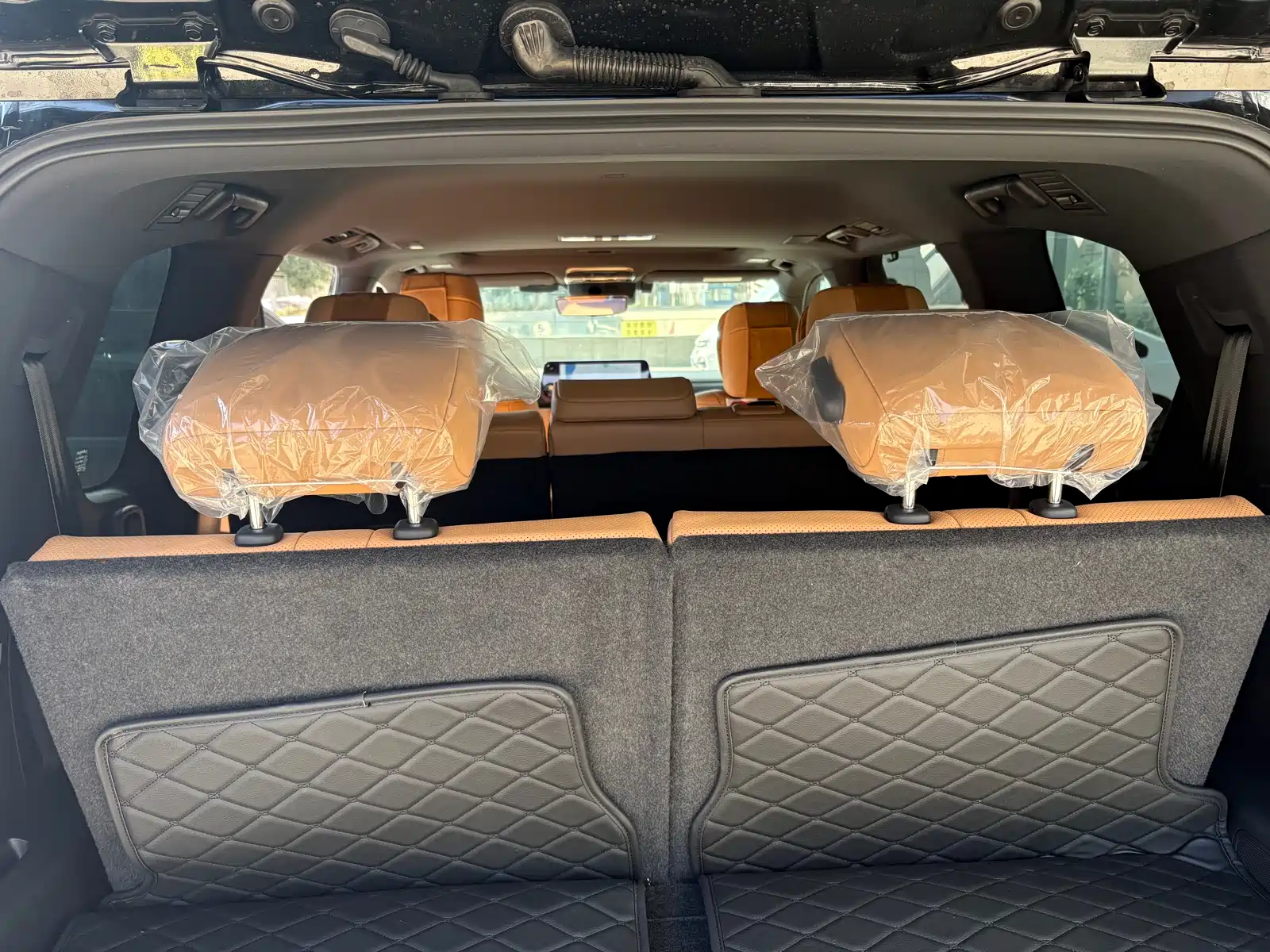 Photo 8 - Lexus LX