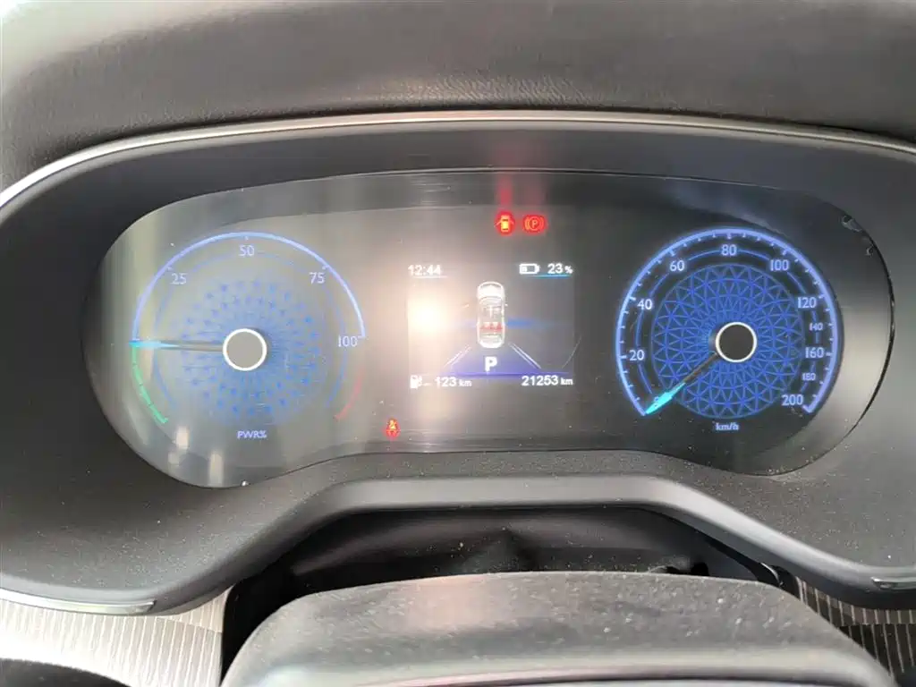 Hongqi E-QM5 2022 431km Charging Enjoyment Edition фото 8