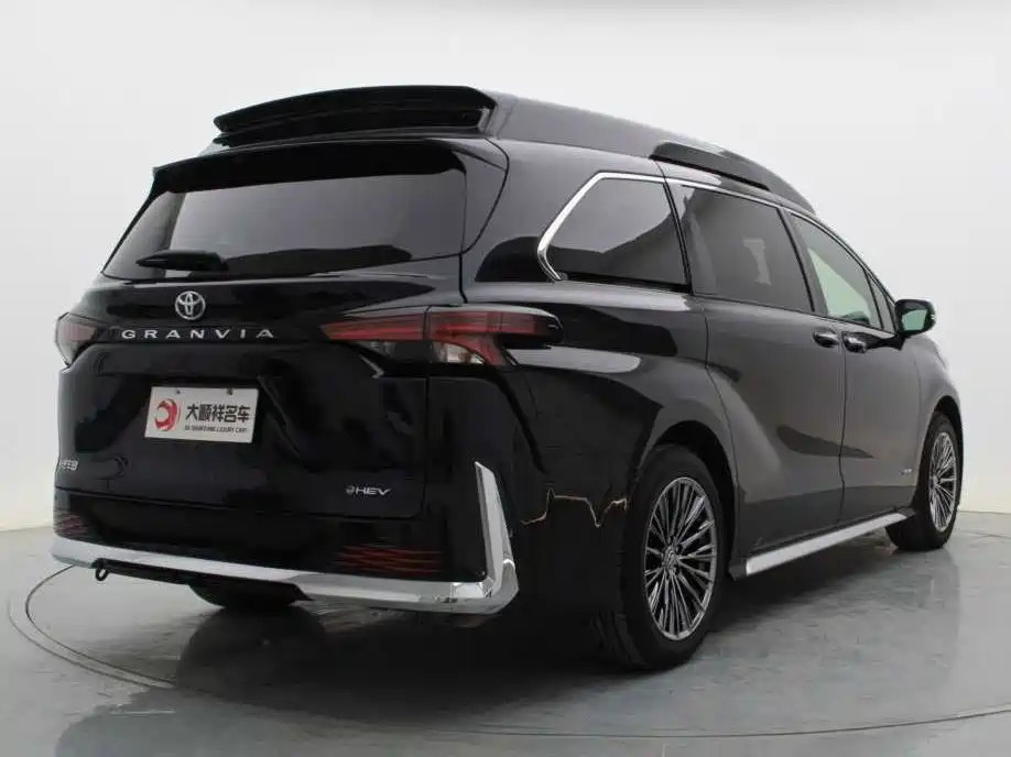 Toyota Granvia 2024 2.5L Hybrid Comfort фото 4