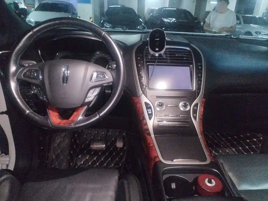 Photo 13 - Lincoln MKX